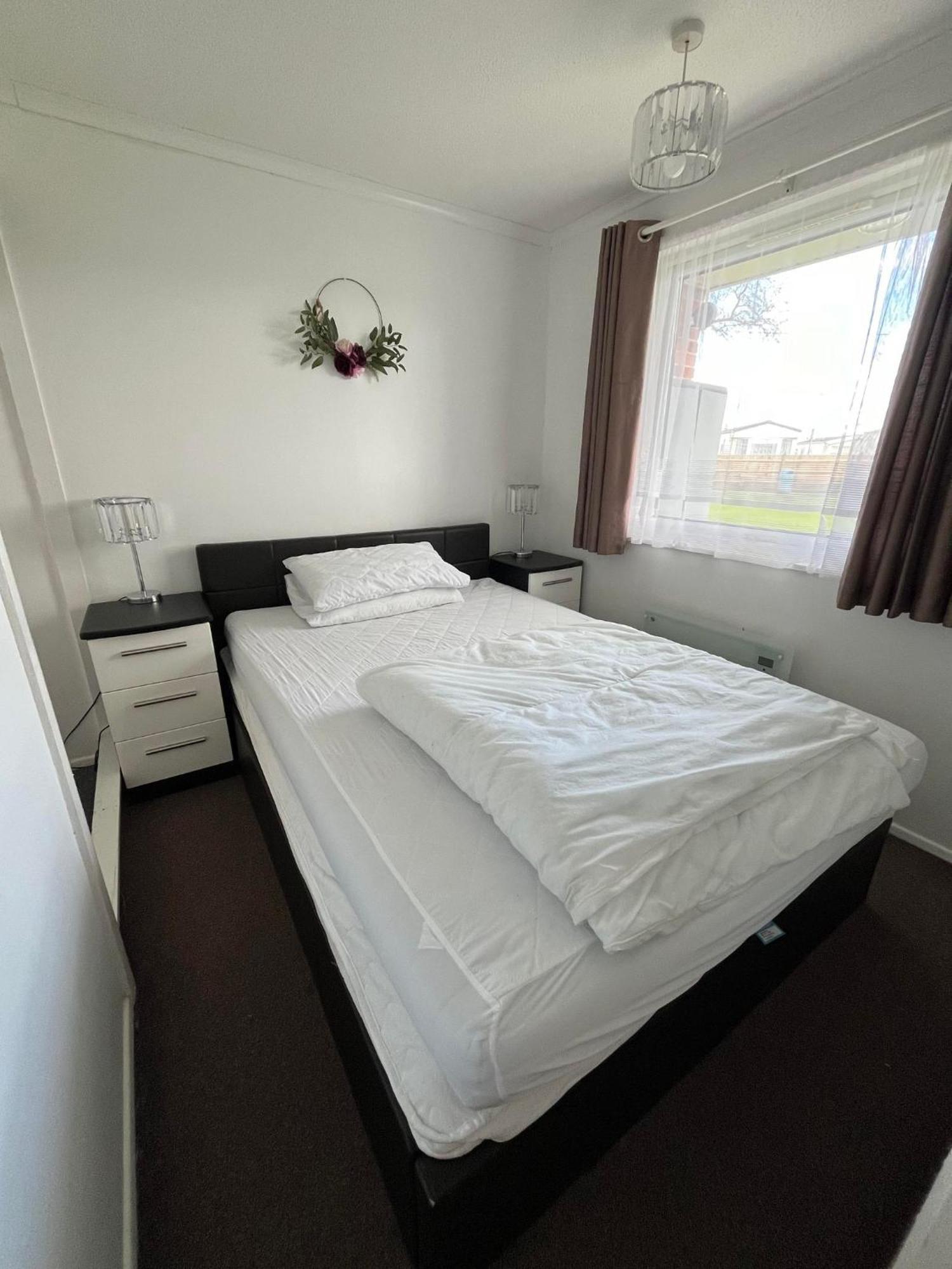 Signature, Scratby - Two Bed Chalet, Sleeps 7, Free Wi-Fi, Bed Linen And Towels Included, Pets Welcome And Onsite Entertainment Available Exterior foto