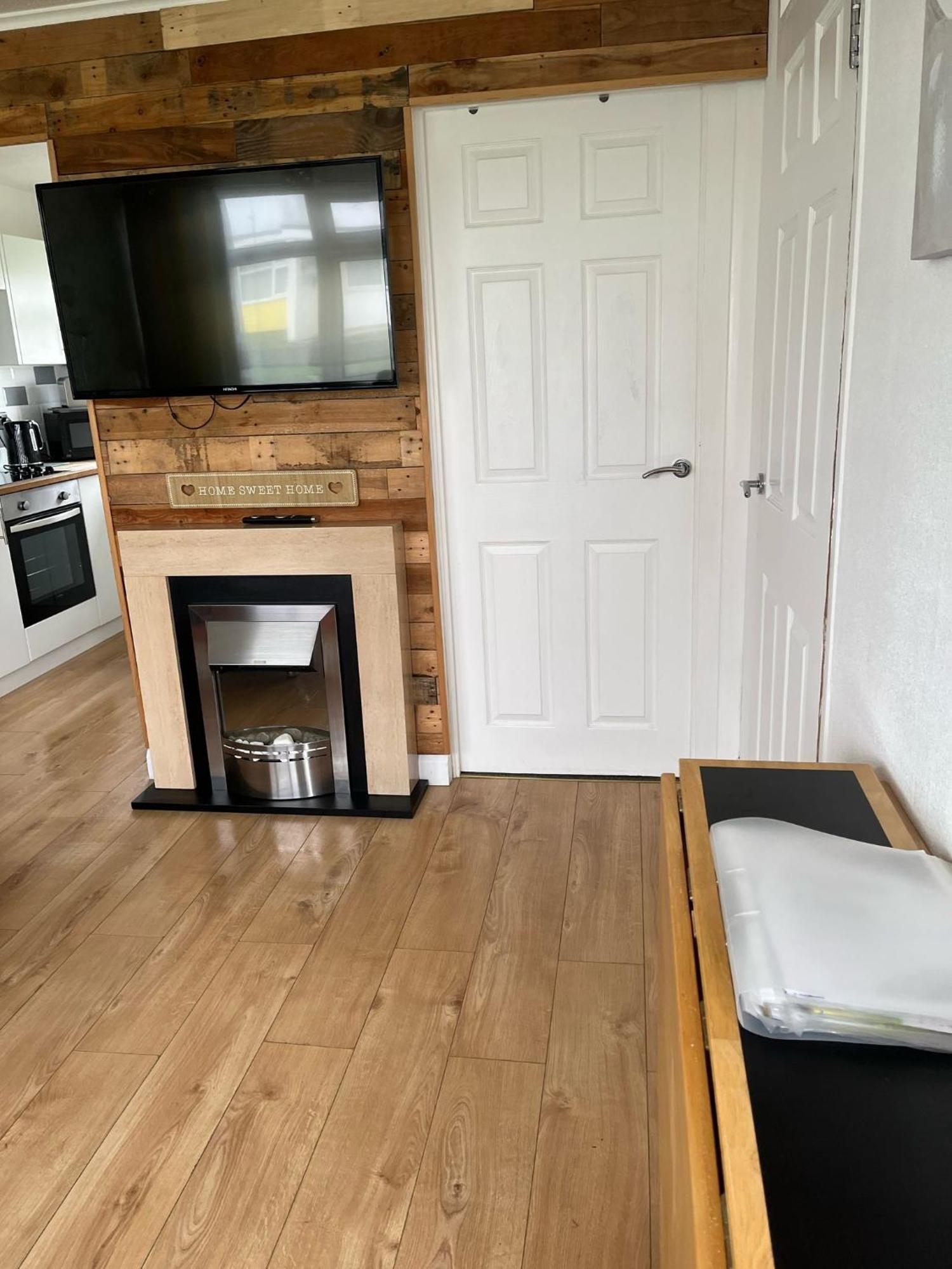 Signature, Scratby - Two Bed Chalet, Sleeps 7, Free Wi-Fi, Bed Linen And Towels Included, Pets Welcome And Onsite Entertainment Available Exterior foto