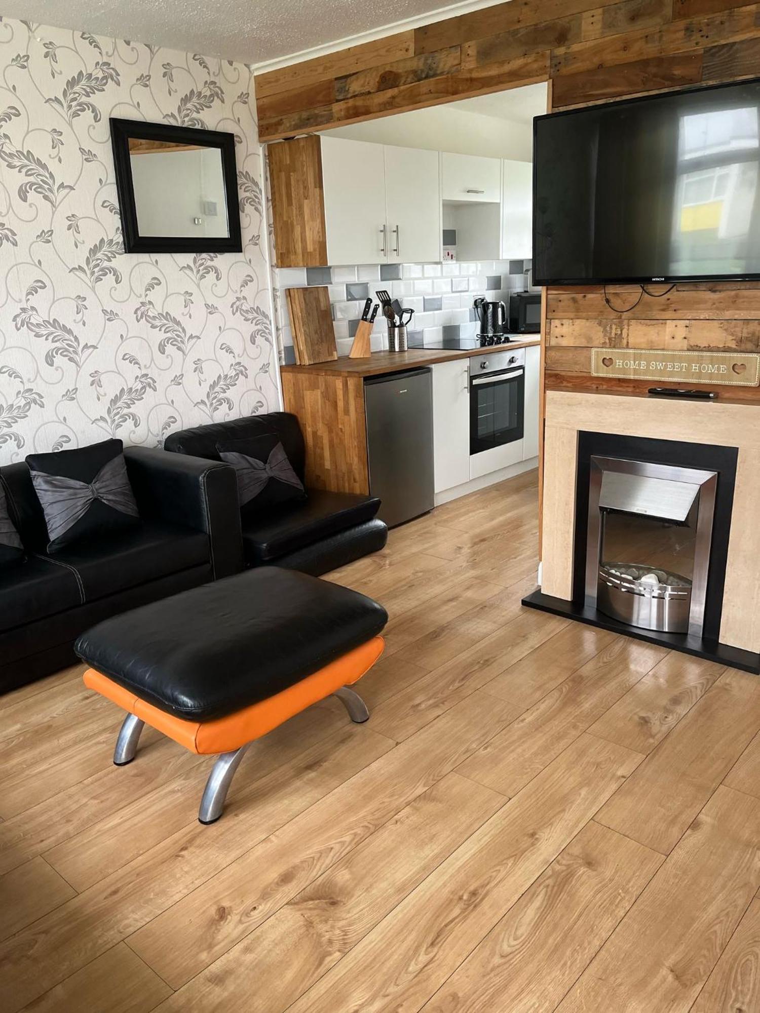 Signature, Scratby - Two Bed Chalet, Sleeps 7, Free Wi-Fi, Bed Linen And Towels Included, Pets Welcome And Onsite Entertainment Available Exterior foto